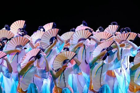 济南殿堂租衣：为校园艺术节与艺术周打造专属礼服盛宴，助力青春绽放艺术光芒！